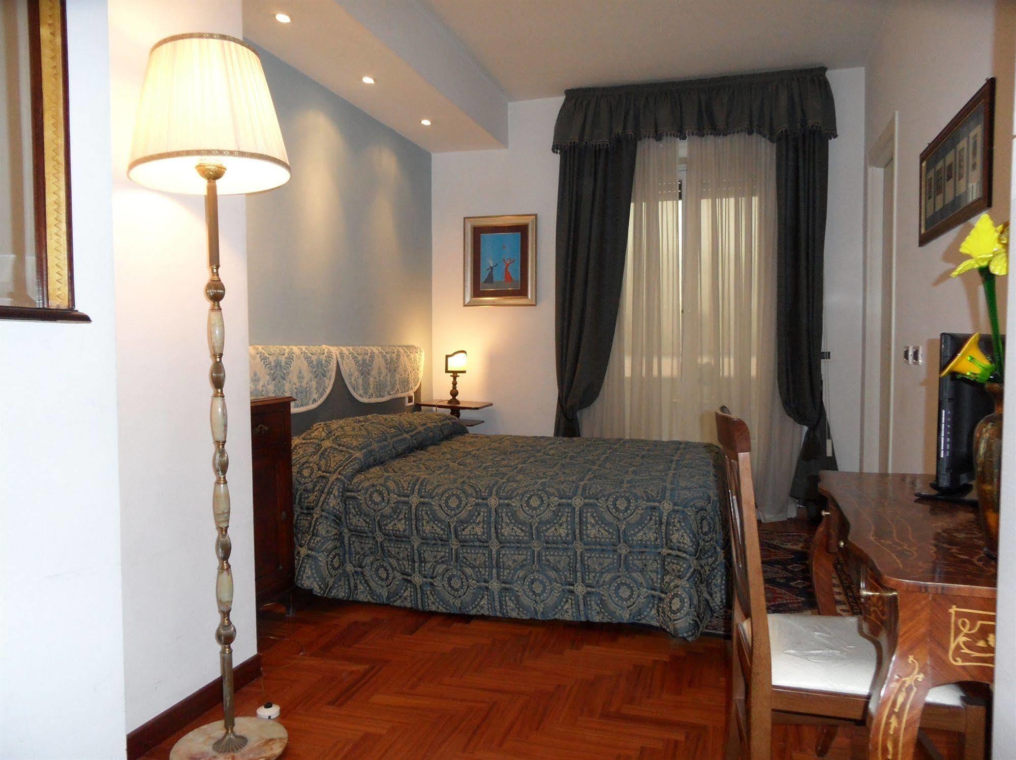 Il Rosso E Il Blu Hotel Rome Bagian luar foto