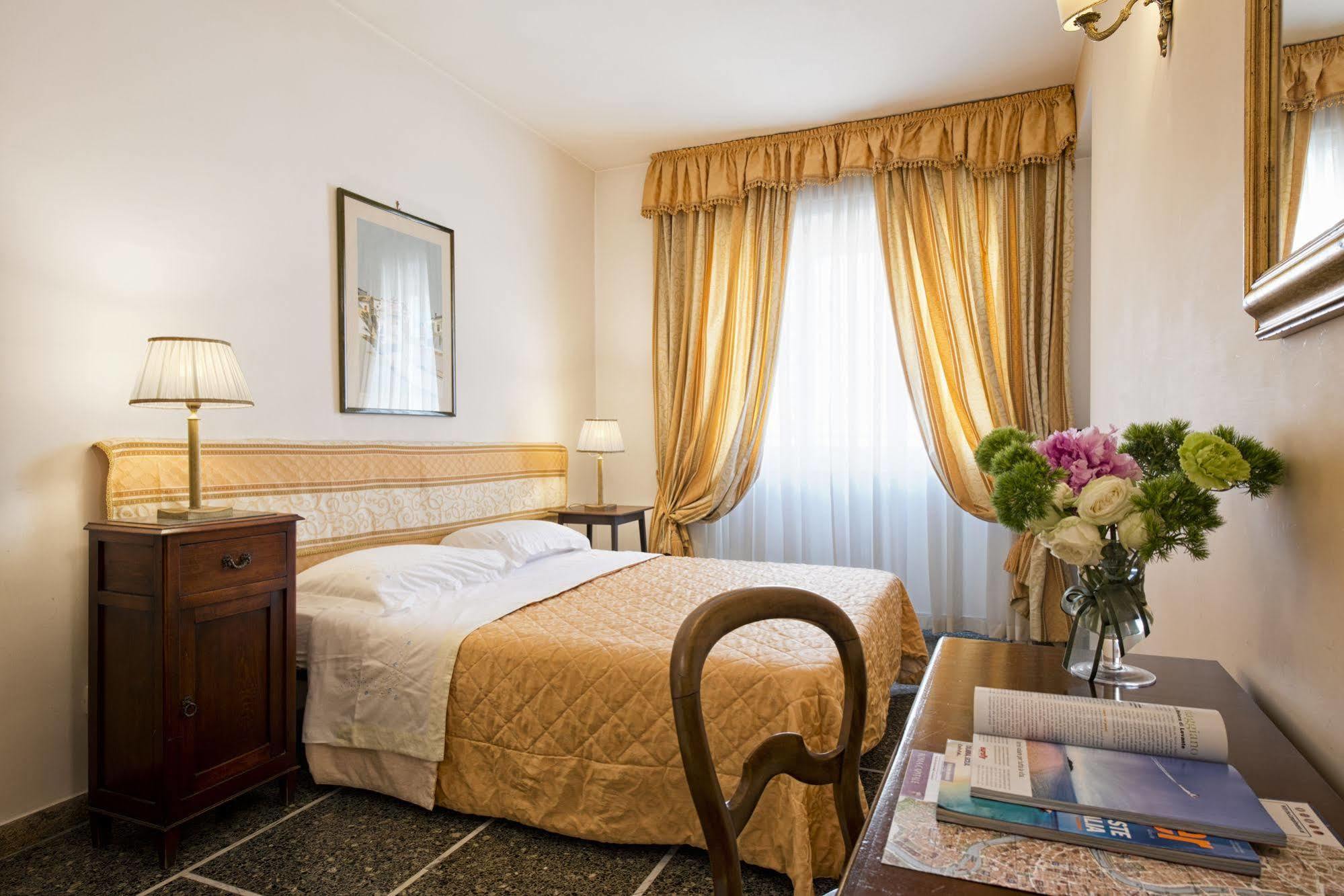 Il Rosso E Il Blu Hotel Rome Bagian luar foto